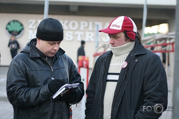 Zemnieku nemieri pie skābbarības torņa