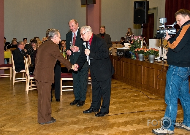 Moto veterāni atlaiž...