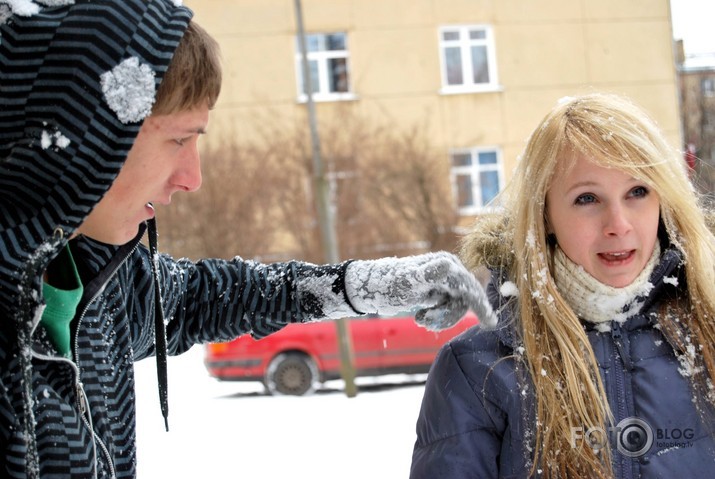 SNOW FIGHT