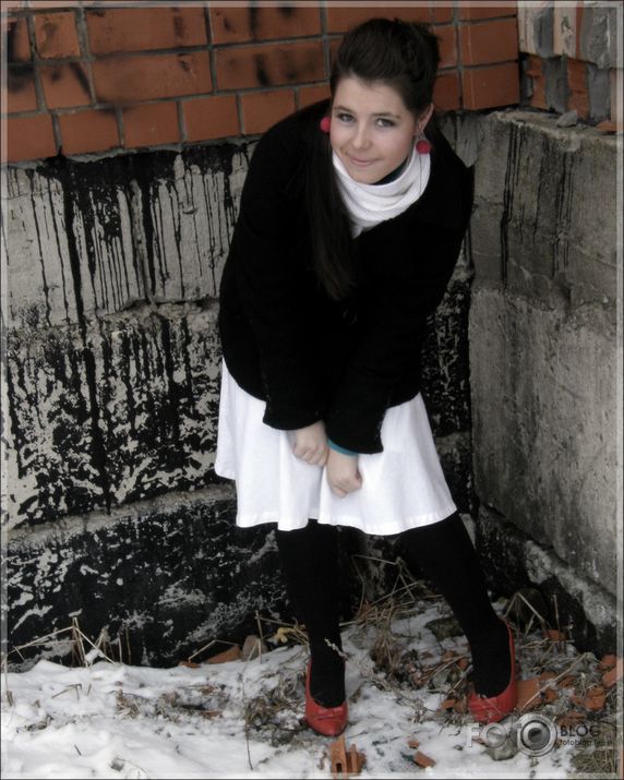 Melni balts.Smaids virs sniega!