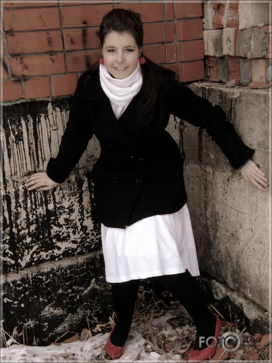 Melni balts.Smaids virs sniega!
