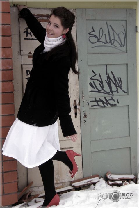 Melni balts.Smaids virs sniega!