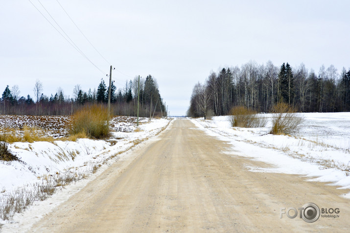 Lai ar pelēka diena, tur - virs mākoņiem saule spīd!