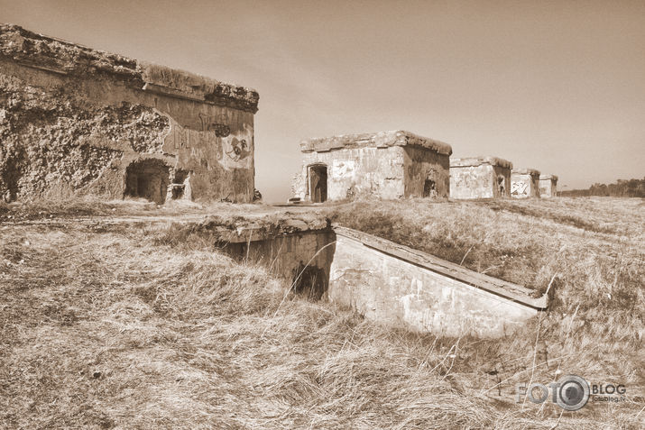 Gar Ziemeļu fortiem staigājot.