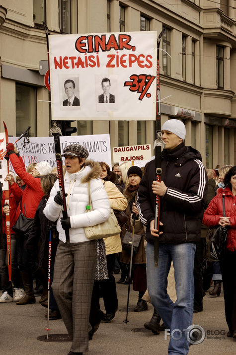 Skolotāju protesta akcija.