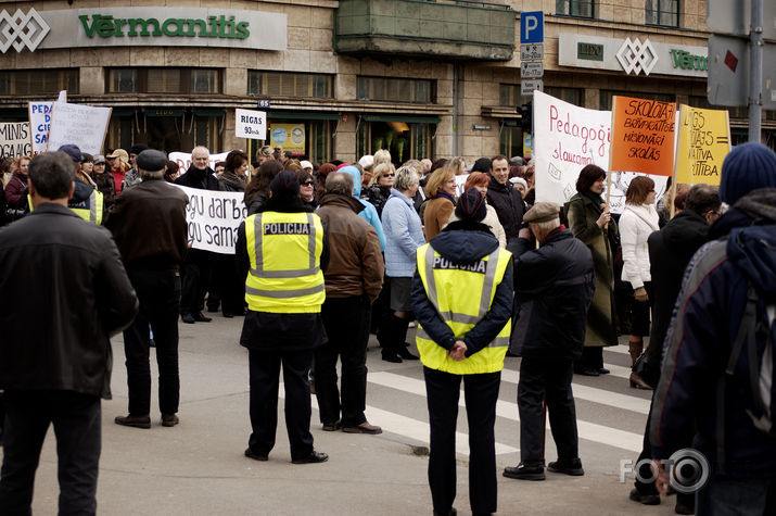 Skolotāju protesta akcija.