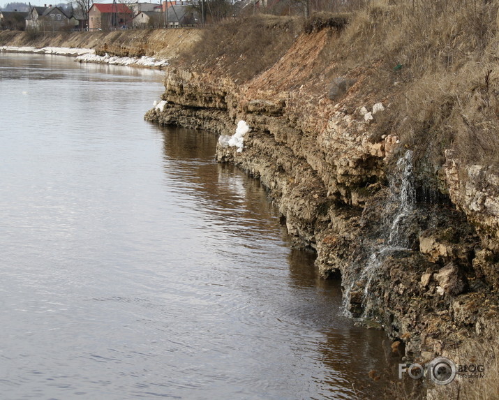 apriļa sākumā pie Daugavas