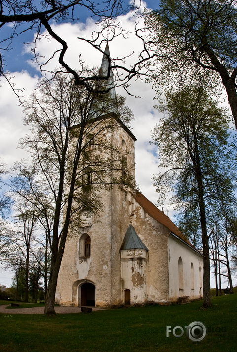 UGĀLES LUTERĀŅU BAZNĪCA.