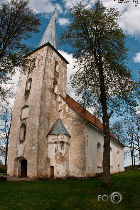 UGĀLES LUTERĀŅU BAZNĪCA.