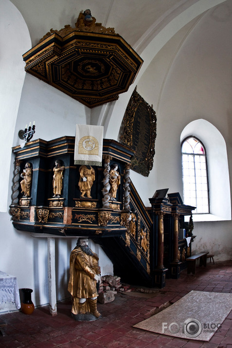 UGĀLES LUTERĀŅU BAZNĪCA.