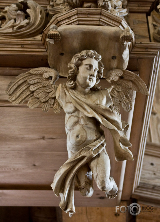 UGĀLES LUTERĀŅU BAZNĪCA.