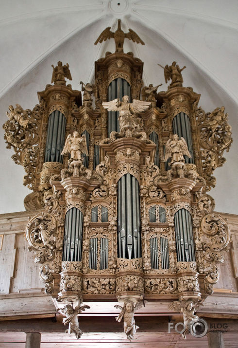 UGĀLES LUTERĀŅU BAZNĪCA.