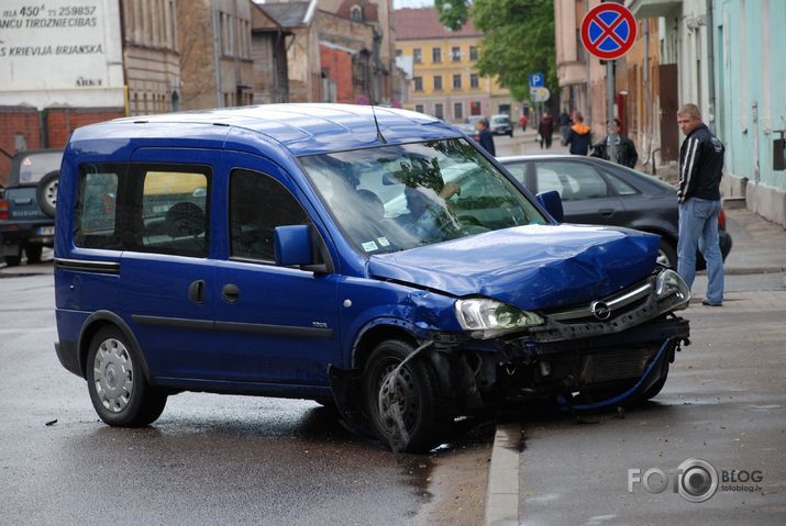 Ja brauc pa Artilērijas ielu, skaties zīmes!!! 