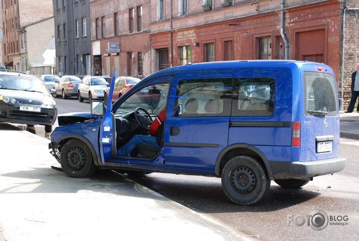 Ja brauc pa Artilērijas ielu, skaties zīmes!!! 