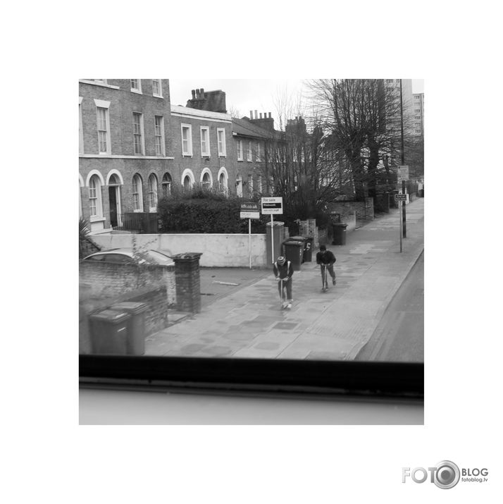 Pa autobusa logu. Londona