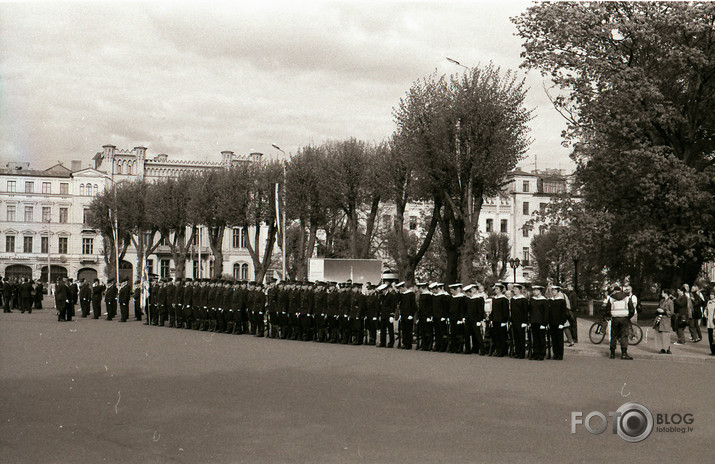 Cilvēki uniformās ...un citi svarīgi cilvēki