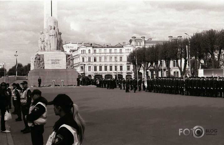 Cilvēki uniformās ...un citi svarīgi cilvēki