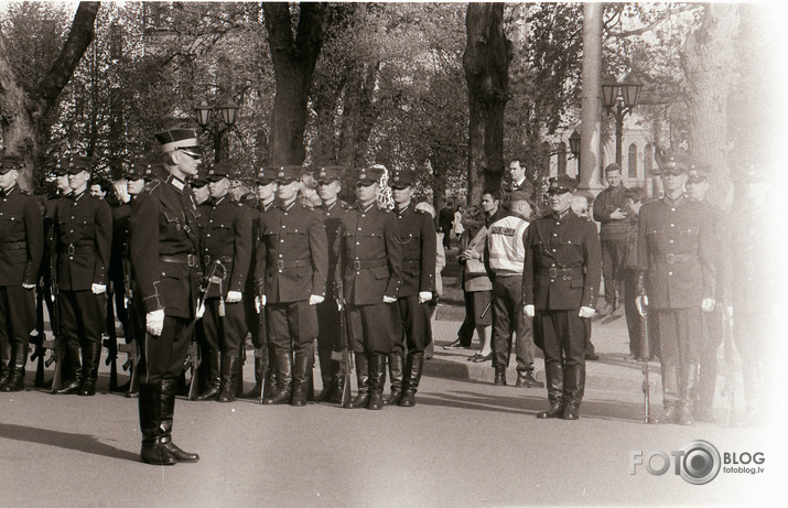 Cilvēki uniformās ...un citi svarīgi cilvēki