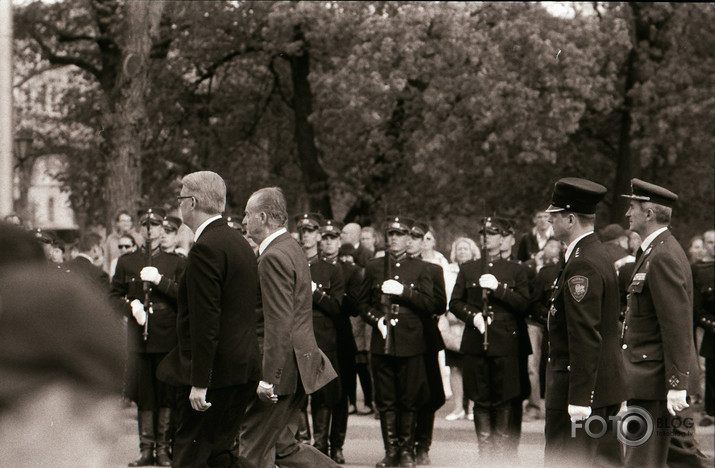 Cilvēki uniformās ...un citi svarīgi cilvēki