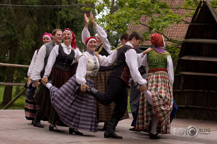 Dancošana Brīvdabas muzejā