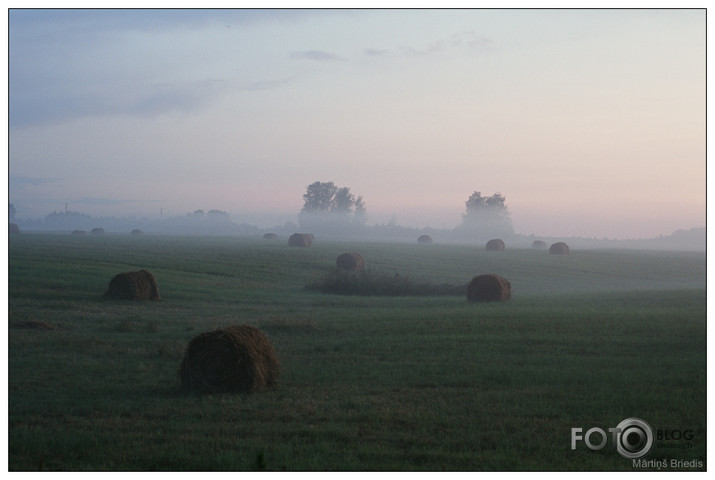 Vakars miglainos ruļļos