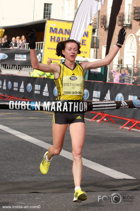 Gaidot uzvarētāju (finiša rajons Dublin Marathon)