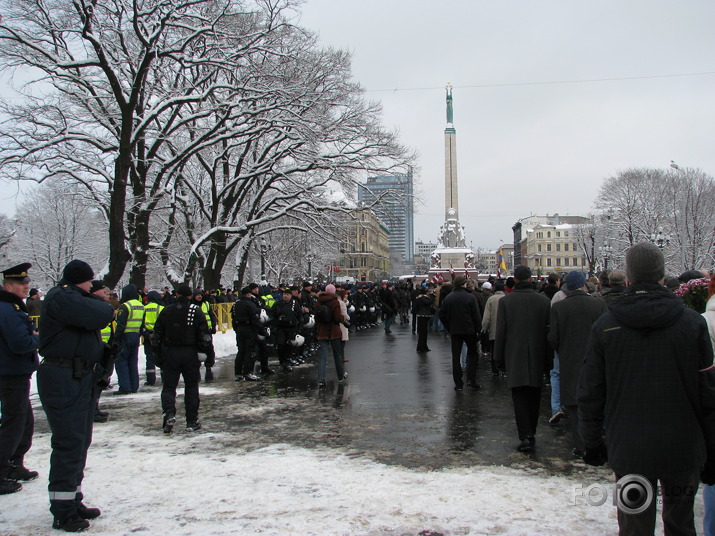 Leģiona piemiņas gājienā