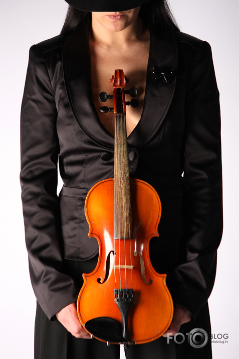 Dāma ar vijoli