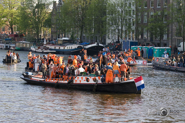 Karalienes dzimšanas dienas ballīte Amsterdamā