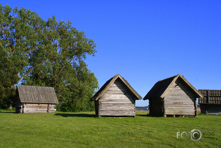 Trīs māšeles.