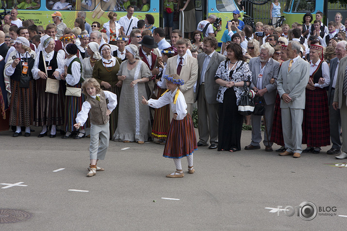 X Latvijas skolu jaunatnes dziesmu un deju svētku atklāšana