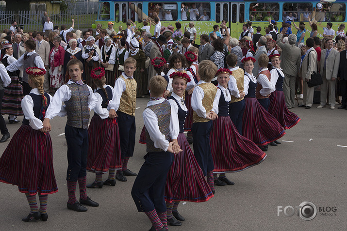 X Latvijas skolu jaunatnes dziesmu un deju svētku atklāšana