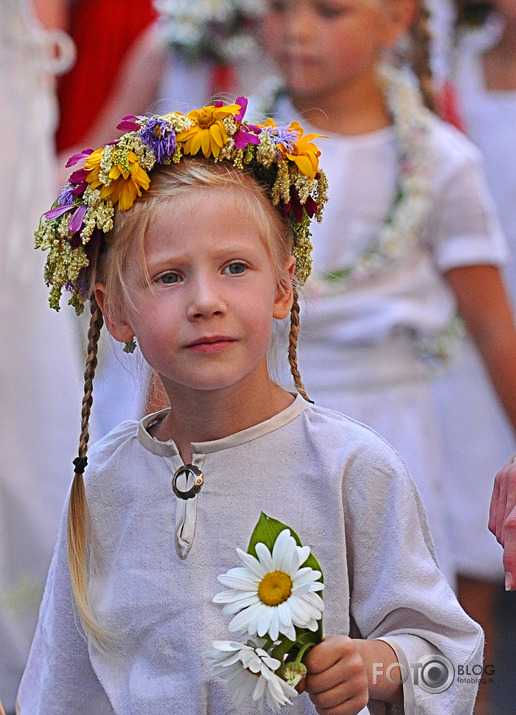 Fragmenti no svētku gājiena