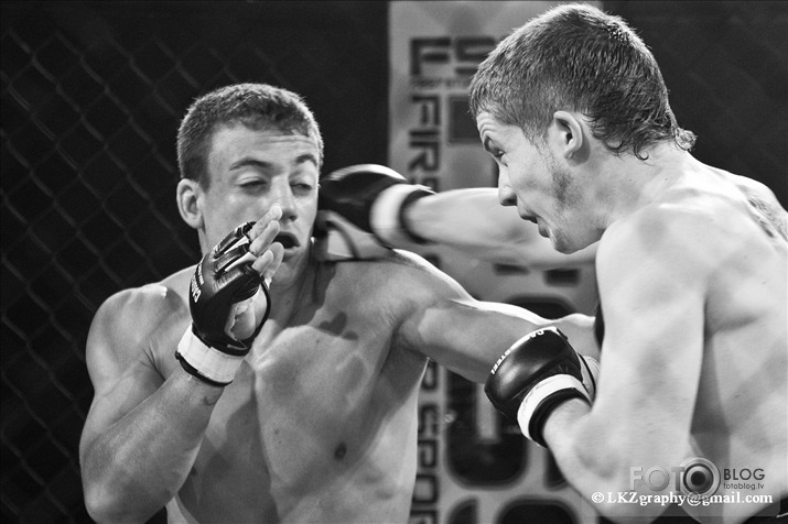 Cage Contender B&W. Dublin