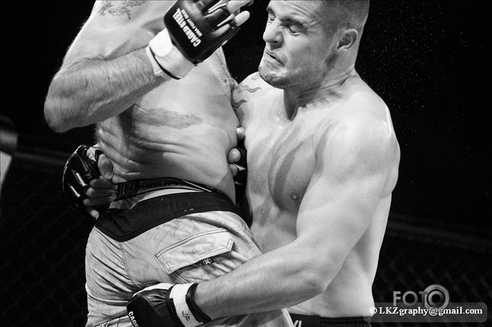 Cage Contender B&W. Dublin