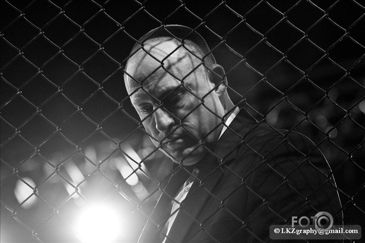 Cage Contender B&W. Dublin