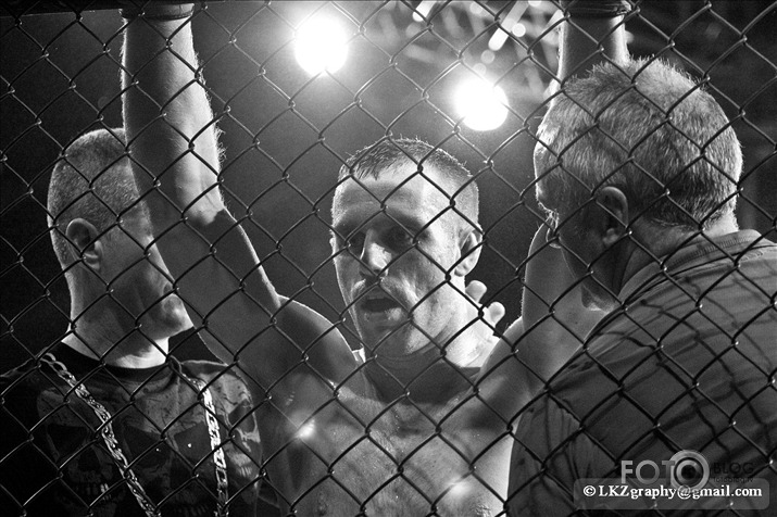 Cage Contender B&W. Dublin