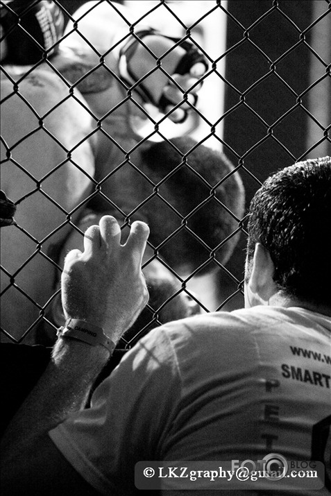 Cage Contender B&W. Dublin