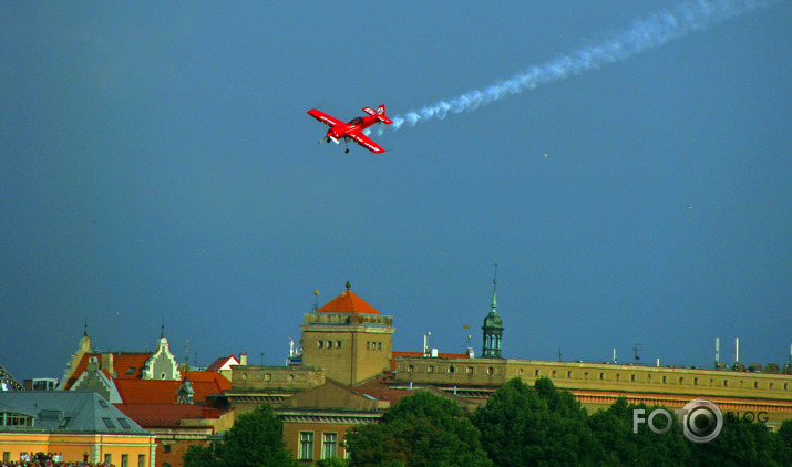 Rīgas svētku aviošovs