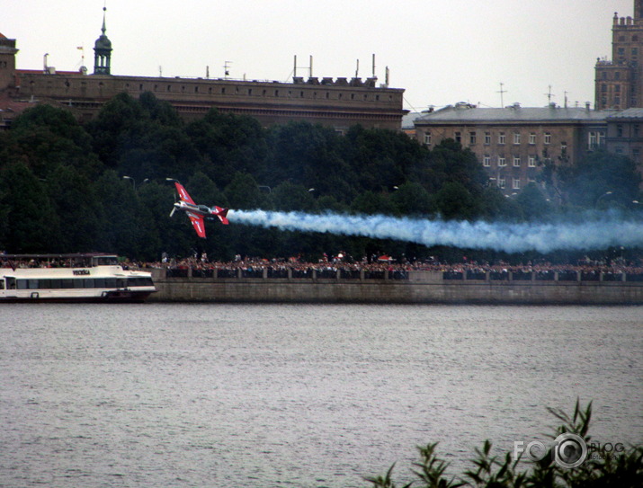 Rīgas svētku aviošovs