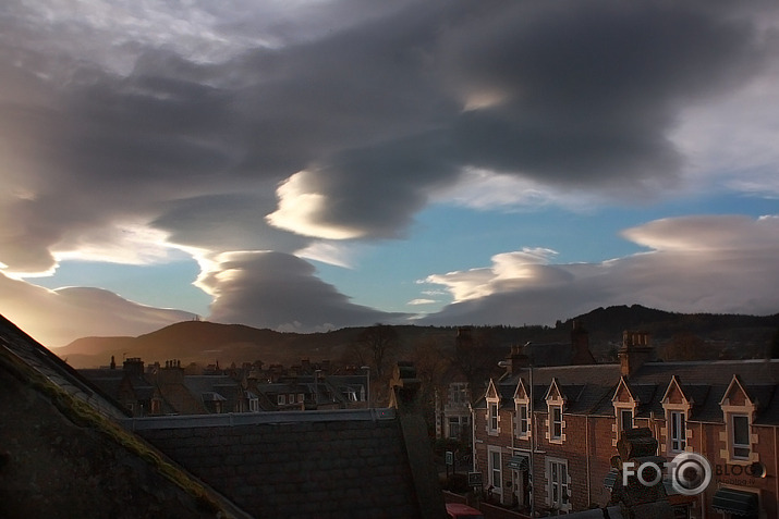 Undulus Asperatus ( Altocumulus lenticularis)??? -  saulei rietot