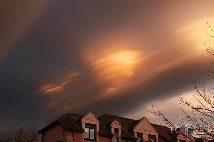 Undulus Asperatus ( Altocumulus lenticularis)??? -  saulei rietot