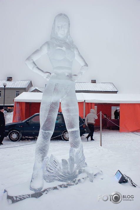 Ledus skulptūru festivāls pirms atvēršanas Jelgavā