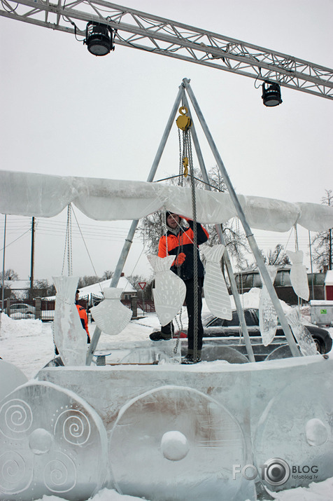 Ledus skulptūru festivāls pirms atvēršanas Jelgavā