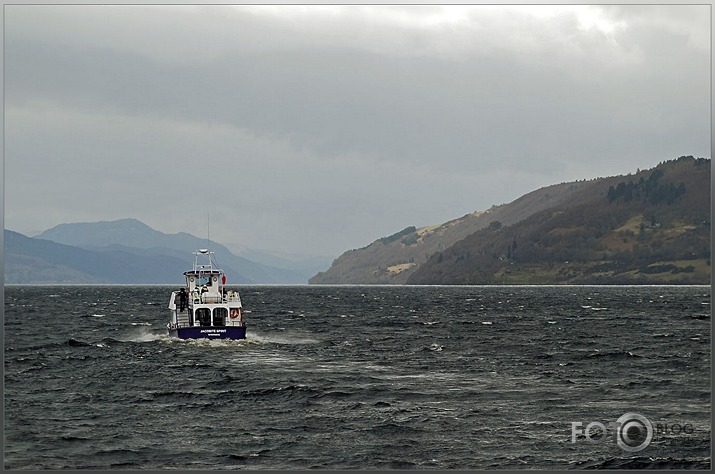 Loch Ness viļņos