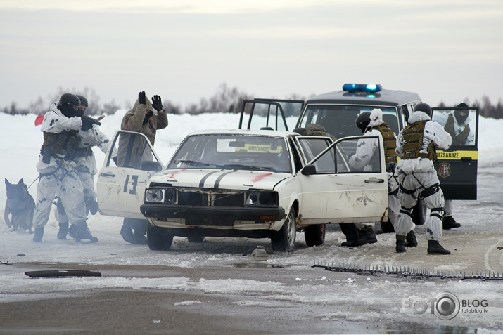 Vīru lietas... gaisa šovs ar spēka elementiem