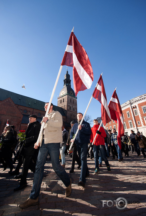 E.K. "garāmejot 11. gada karogu pasākumam"