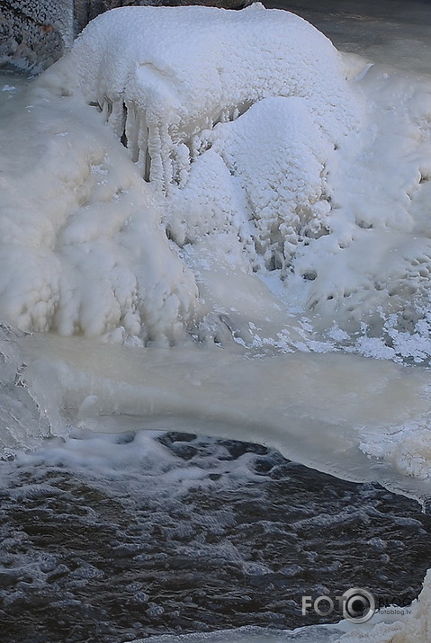 Aizputes dzirnavu dīķa ūdenskritums.. 28.02.2011.