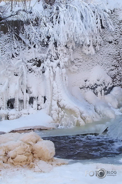 Aizputes dzirnavu dīķa ūdenskritums.. 28.02.2011.