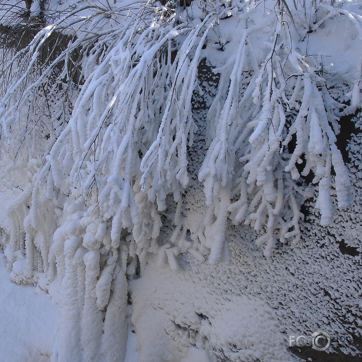 Aizputes dzirnavu dīķa ūdenskritums.. 28.02.2011.